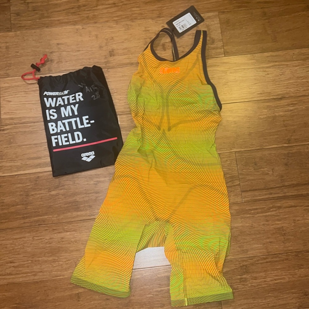 Arena women’s size 28 Air2